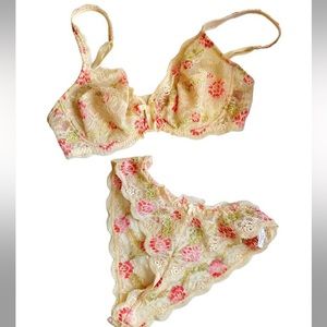 Stunning vintage Lise Charmel french designer lace bra and underwear.